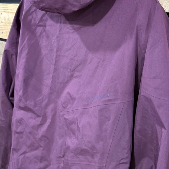 Outdoor Research Women's Aspire Gore-TexJacket V055 in Blackberry Medium - Picture 8 of 12